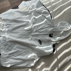 Women’s Nike rain jacket, cropped